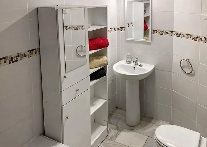 公寓 2 Bedroom Lovely In 埃斯特波纳